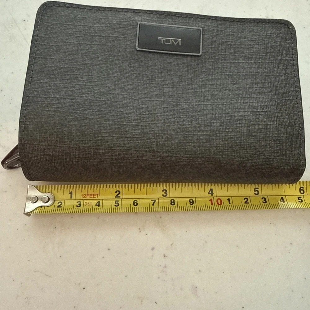 Tumi Wallet Zip Earl Grey Coated Canvas Card Holder